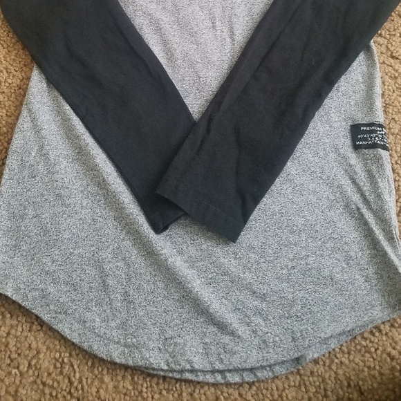 2 boys long sleeved shirts - Picture 4 of 5